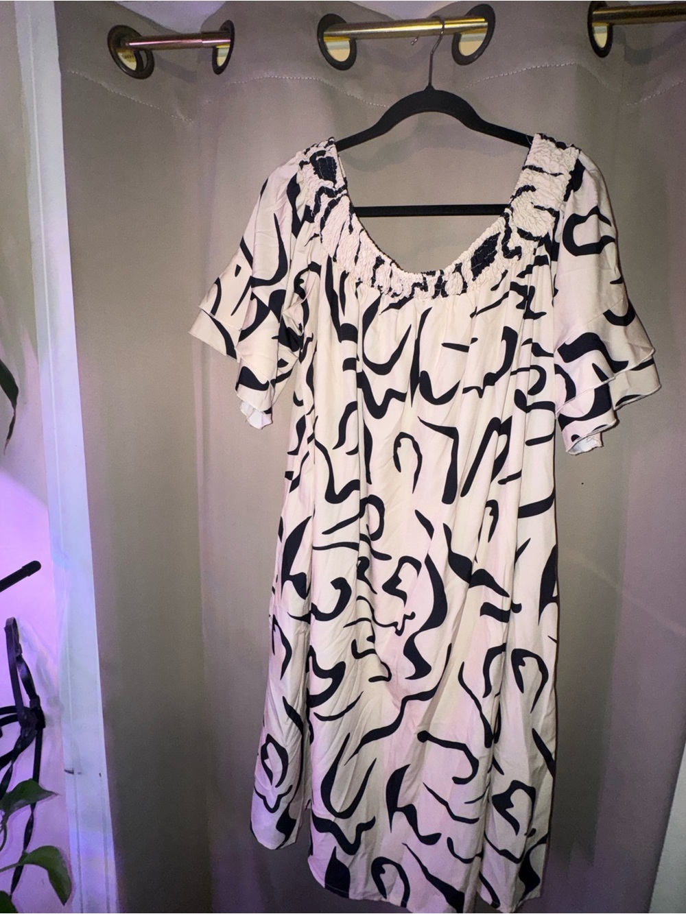Black and White Abstract Print Midi Dress